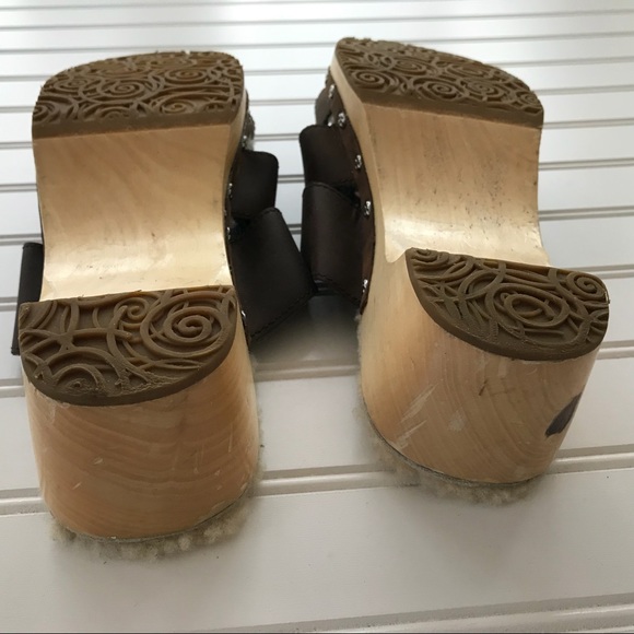 UGGS Fisherman Leather Clogs - Picture 3 of 4
